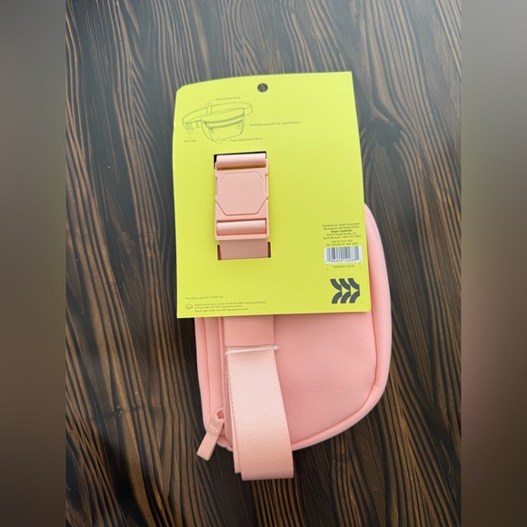 NWT All In Motion Belt Bag - Picture 2 of 2